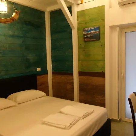 Marina Club Penzion 3*