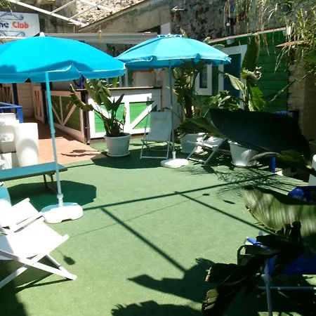 בית הארחה Marina Club גיארדיני נאקסוס