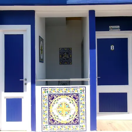 Marina Club בית הארחה 3*