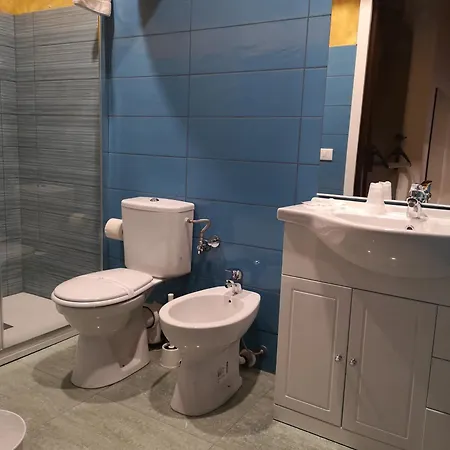 Marina Club בית הארחה 3*